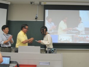 Representative Student for Minamata Fieldwork 2014 receiving Completion Certificate from Professor Jun Murai and Professor Keisuke Uehara