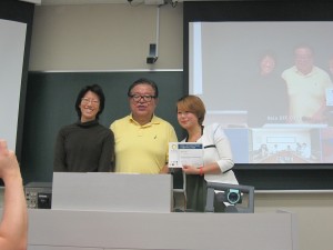Representative Student for Fujiyoshida Fieldwork 2014 receiving Completion Certificate from Professor Jun Murai and Professor Doko Tomoko 