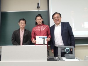 Professor Jun Murai together Professor Michio Umegaki  presented the completion certificate to the participant in Vietnam Fieldwork 